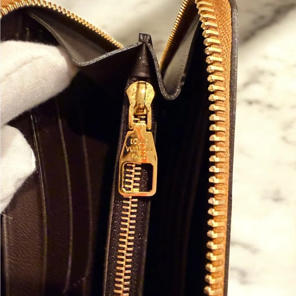 Louis Vuitton Articles De Voyage Veau Soie Lena Calfskin Camel Zippy Wallet - Picture 9 of 10